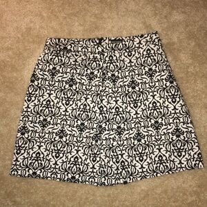 Valerie Bertinelli black and white pleated skirt